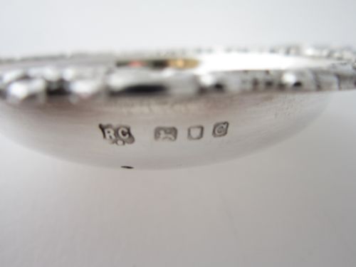 HEAVY ELIZABETH II STERLING SILVER TEA STRAINER 1958 - ADDITIONAL PHOTO 5