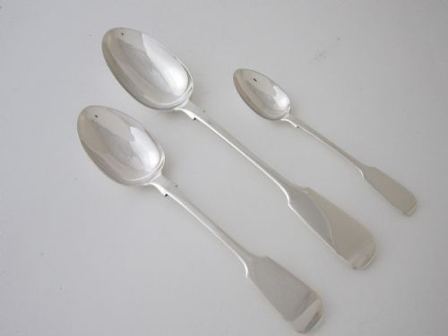 ANTIQUE VICTORIAN STERLING SILVER FIDDLE PATTERN CANTEEN OF CUTLERY FOR 12 PERSONS 1872 - ADDITIONAL PHOTO 4