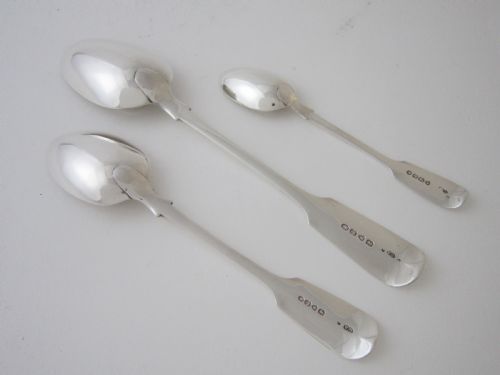 ANTIQUE VICTORIAN STERLING SILVER FIDDLE PATTERN CANTEEN OF CUTLERY FOR 12 PERSONS 1872 - ADDITIONAL PHOTO 5