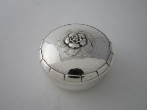 georg jensen antique sterling silver pill box 1922 - CATEGORY: ANTIQUE SILVER - DATED 1920
