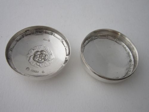 GEORG JENSEN ANTIQUE STERLING SILVER PILL BOX 1922 - ADDITIONAL PHOTO 1