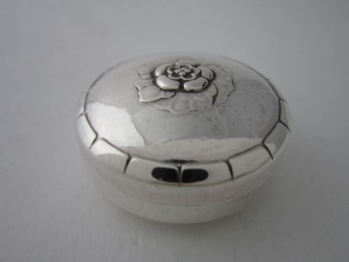 GEORG JENSEN ANTIQUE STERLING SILVER PILL BOX 1922 - ADDITIONAL PHOTO 6
