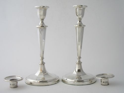 PAIR OF ANTIQUE GEORGE V STERLING SILVER CANDLESTICKS 1922 - ADDITIONAL PHOTO 1