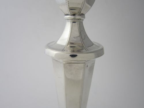 PAIR OF ANTIQUE GEORGE V STERLING SILVER CANDLESTICKS 1922 - ADDITIONAL PHOTO 3