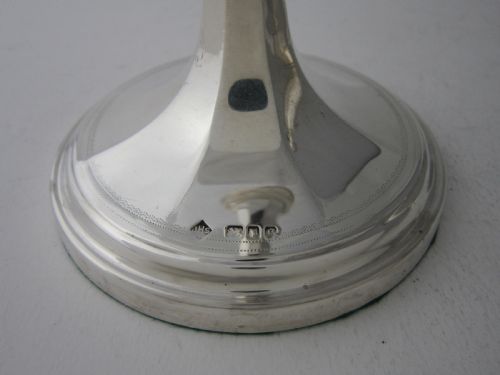 PAIR OF ANTIQUE GEORGE V STERLING SILVER CANDLESTICKS 1922 - ADDITIONAL PHOTO 5