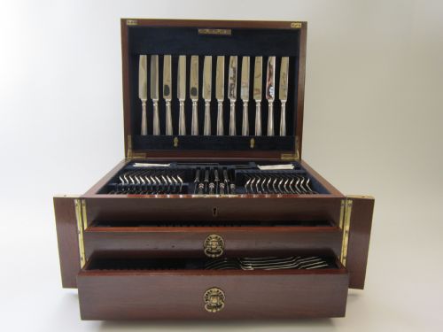 antique victorian sterling silver canteen of fiddle pattern cutlery for 12 persons - CATEGORY: ANTIQUE SILVER - DATED VICTORIAN