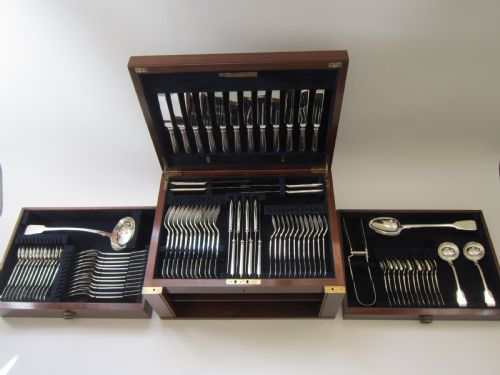 ANTIQUE VICTORIAN STERLING SILVER CANTEEN OF FIDDLE PATTERN CUTLERY FOR 12 PERSONS - ADDITIONAL PHOTO 2