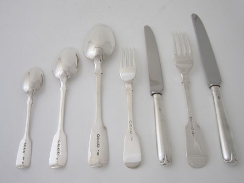 ANTIQUE VICTORIAN STERLING SILVER CANTEEN OF FIDDLE PATTERN CUTLERY FOR 12 PERSONS - ADDITIONAL PHOTO 5