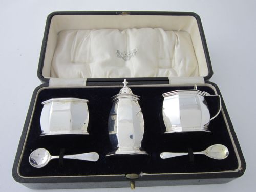 chester antique george v sterling silver 3piece condiment set 1919 - CATEGORY: ANTIQUE SILVER - DATED 1910
