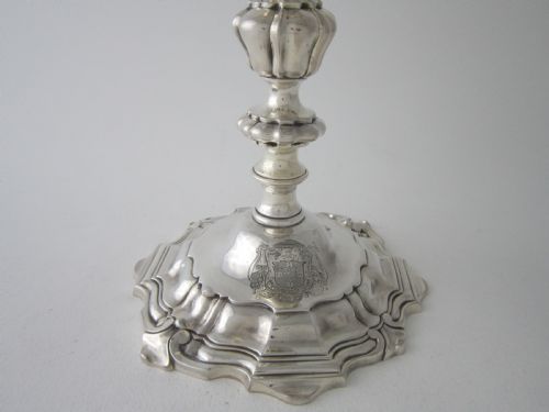 PAIR OF CAST ANTIQUE WILLIAM IV STERLING SILVER CANDLESTICKS 1832 - ADDITIONAL PHOTO 5