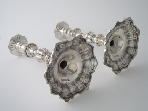 PAIR OF CAST ANTIQUE WILLIAM IV STERLING SILVER CANDLESTICKS 1832 - ADDITIONAL PHOTO 9