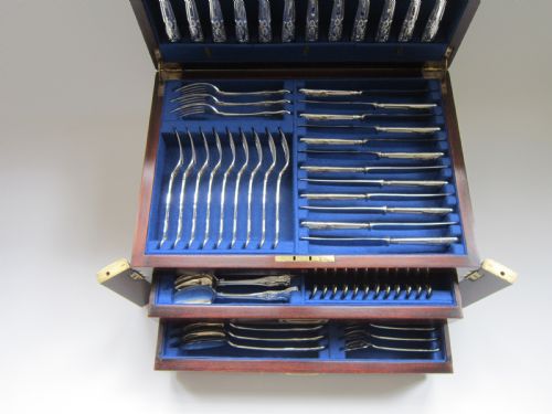 ANTIQUE VICTORIAN STERLING SILVER CANTEEN OF KINGS PATTERN CUTLERY - ADDITIONAL PHOTO 1