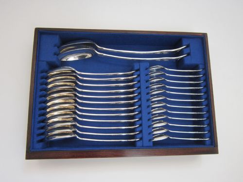 ANTIQUE VICTORIAN STERLING SILVER CANTEEN OF KINGS PATTERN CUTLERY - ADDITIONAL PHOTO 6