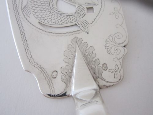 IRISH ANTIQUE GEORGE IV STERLING SILVER FIDDLE PATTERN FISH SLICE 1826 - ADDITIONAL PHOTO 2