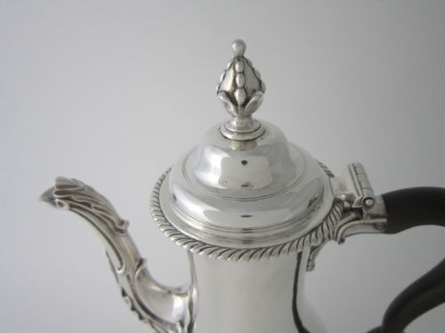 LARGE ANTIQUE GEORGE III STERLING SILVER COFFEE POT 1770 - ADDITIONAL PHOTO 3