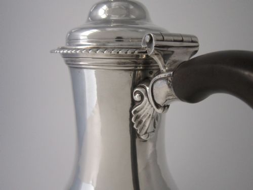 LARGE ANTIQUE GEORGE III STERLING SILVER COFFEE POT 1770 - ADDITIONAL PHOTO 6