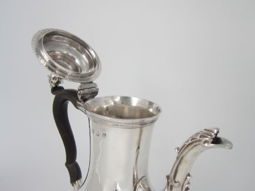 LARGE ANTIQUE GEORGE III STERLING SILVER COFFEE POT 1770 - ADDITIONAL PHOTO 8