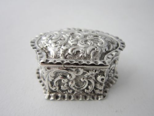 ANTIQUE VICTORIAN STERLING SILVER PILL BOX 1892 - ADDITIONAL PHOTO 2