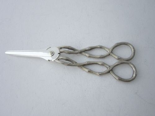 ANTIQUE VICTORIAN STERLING SILVER GRAPE SCISSORS 1847 - ADDITIONAL PHOTO 3