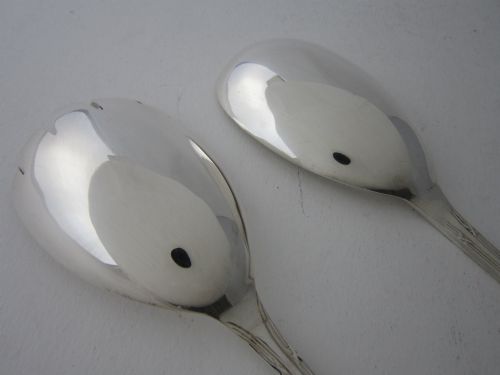 ANTIQUE GEORGE V STERLING SILVER RIBBON REED SALAD SERVERS 1915 - ADDITIONAL PHOTO 3