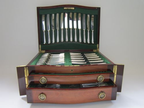 ANTIQUE VICTORIAN STERLING SILVER CANTEEN OF FIDDLE PATTERN CUTLERY 1865