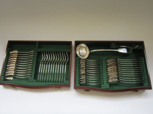 ANTIQUE VICTORIAN STERLING SILVER CANTEEN OF FIDDLE PATTERN CUTLERY 1865 - ADDITIONAL PHOTO 3