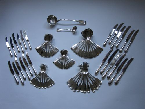 ANTIQUE VICTORIAN STERLING SILVER CANTEEN OF FIDDLE PATTERN CUTLERY 1865 - ADDITIONAL PHOTO 4
