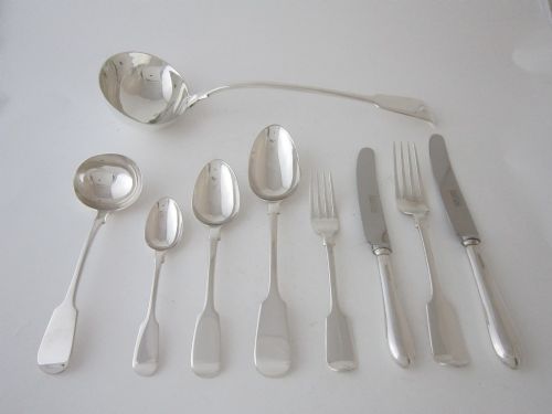 ANTIQUE VICTORIAN STERLING SILVER CANTEEN OF FIDDLE PATTERN CUTLERY 1865 - ADDITIONAL PHOTO 5
