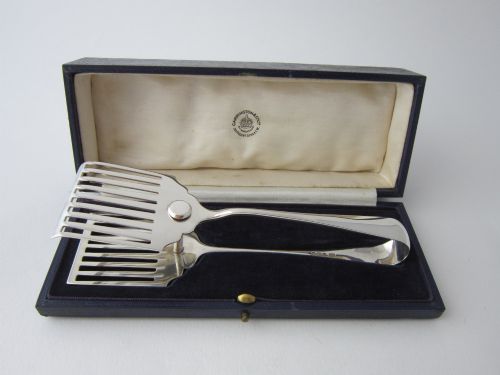 ANTIQUE GEORGE V STERLING SILVER ASPARAGUSSERVING TONGS 1931