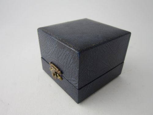 fig 1. An octagonal sterling silver napkin ring with reeded borders presented inside a fitted blue velvet case.