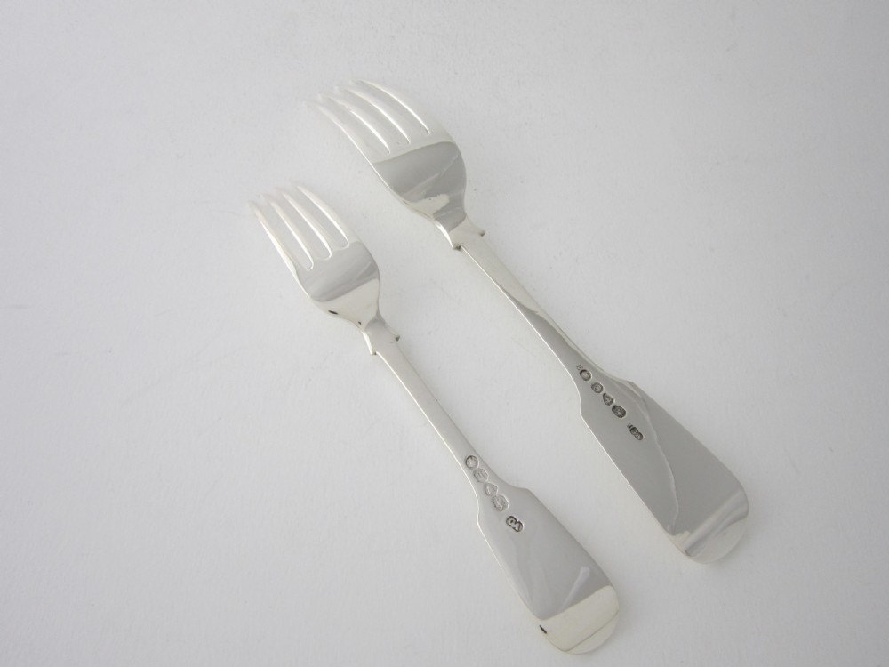 Antique Victorian Sterling silver canteen of cutlery View V