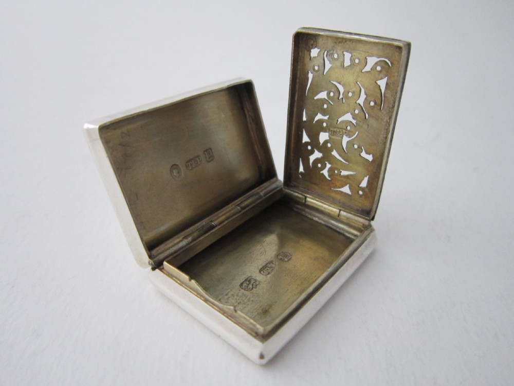 Antique Victorian Sterling silver vinaigrette View IV