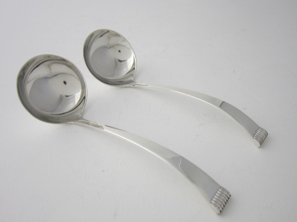 Elizabeth II Sterling Silver Glams Pattern Canteen of Cutlery View VI