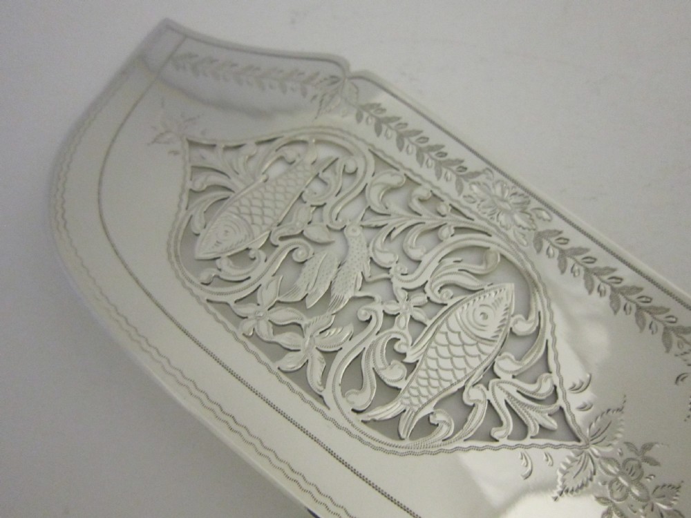 Antique William IV Sterling Silver Fish Slice - 1832 View II