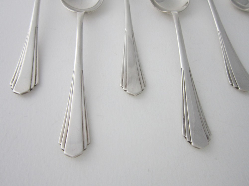 A set of six sterling silver grapefruit spoons with pointed bowls and stepped handles presented inside a fitted black velvet case. View IV