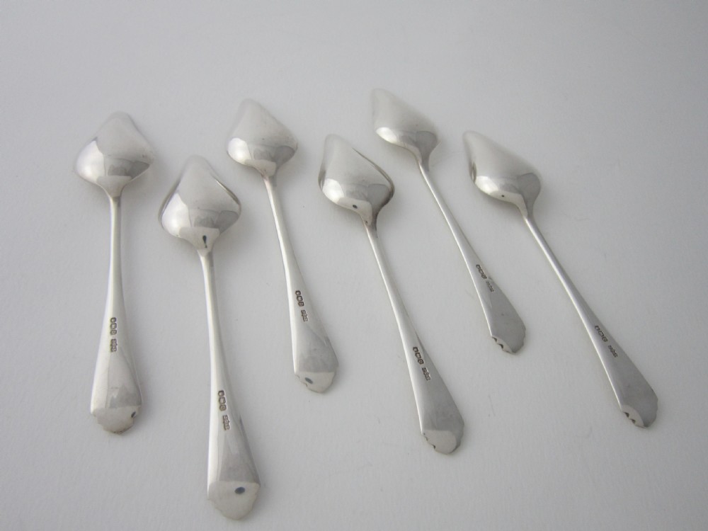 A set of six sterling silver grapefruit spoons with pointed bowls and stepped handles presented inside a fitted black velvet case. View V