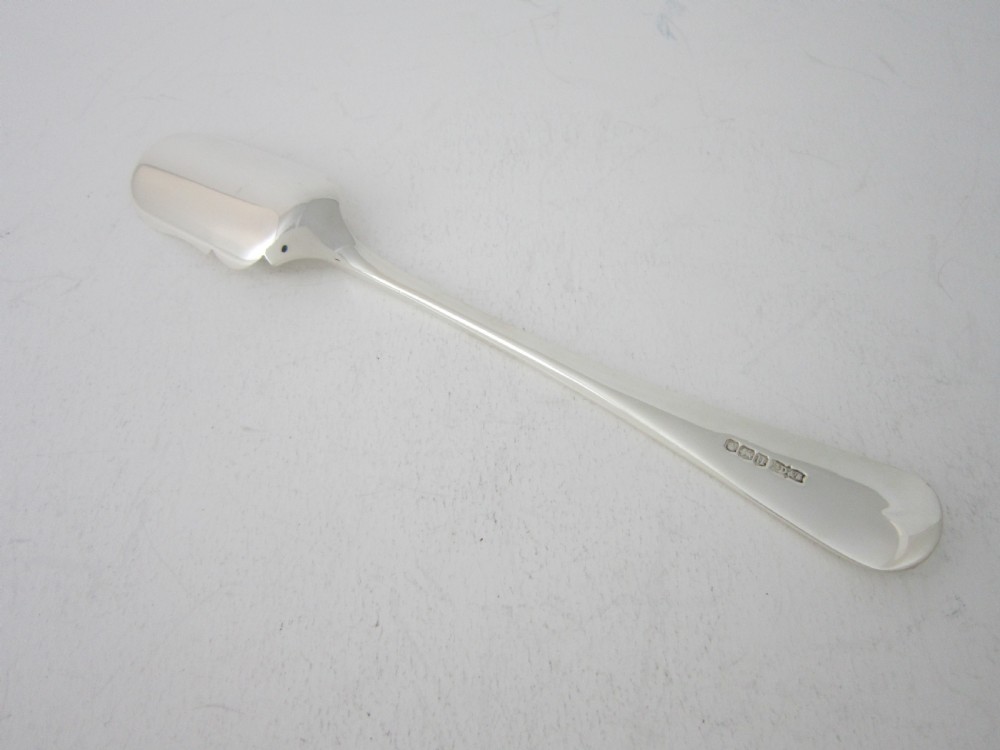 A polished sterling silver Stilton scoop featuring a spade-shaped blade and a plain Old English pattern handle. View IV