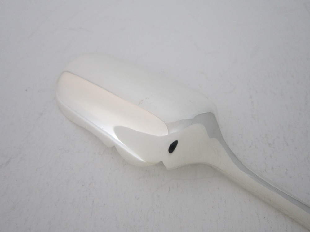 A polished sterling silver Stilton scoop featuring a spade-shaped blade and a plain Old English pattern handle. View V