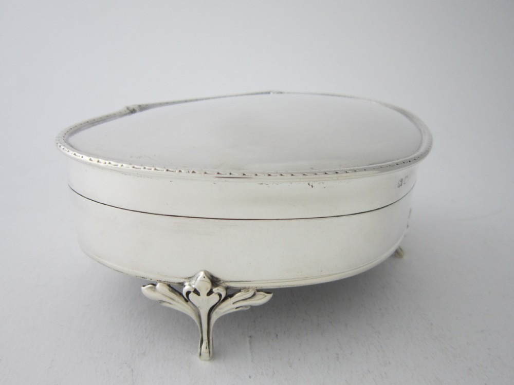 An antique George V sterling silver trinket box with a smooth shaped hinged lid, beaded trim, and four raised feet. View III