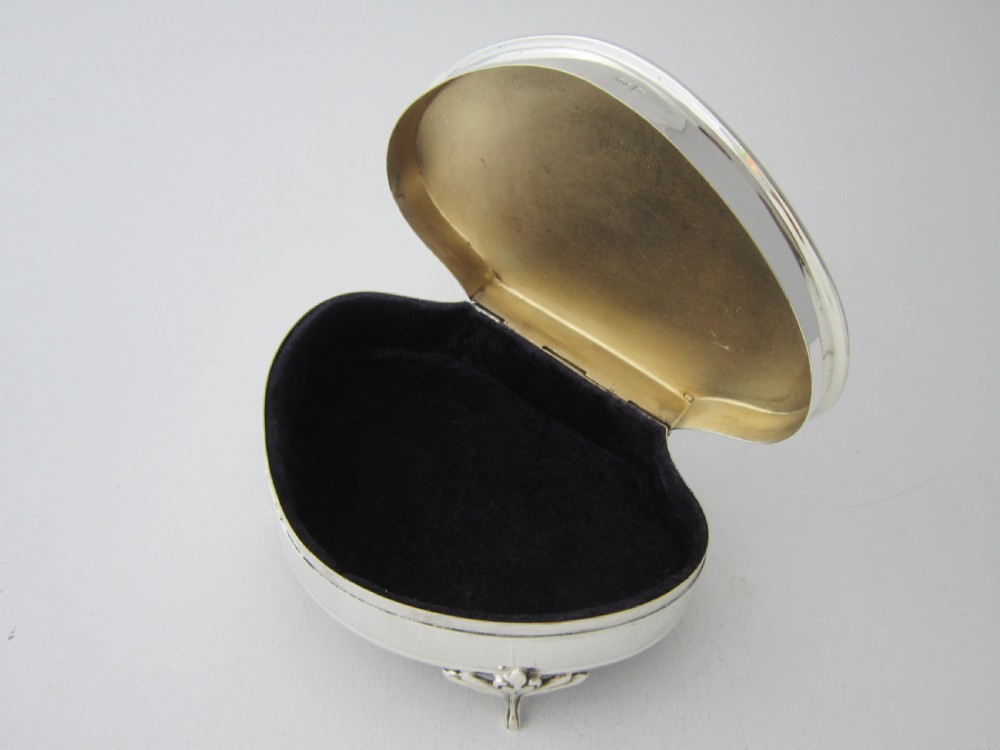 An antique George V sterling silver trinket box with a smooth shaped hinged lid, beaded trim, and four raised feet. View V