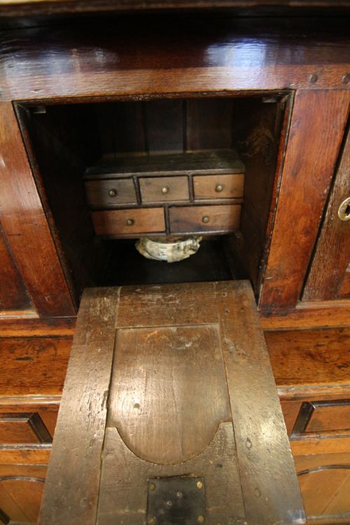 FINE 18TH CENTURY WELSH OAK TRIDARN CUPBOARDDRESSER - ADDITIONAL PHOTO 5