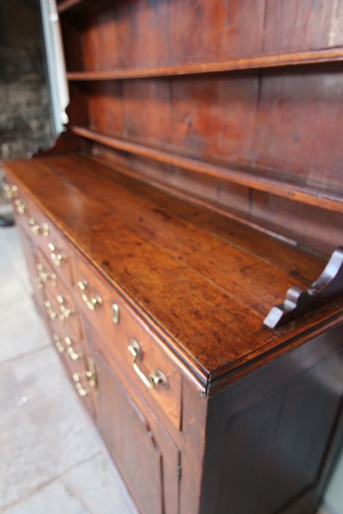 GOOD 5FT LATE GEORGIAN OAK DRESSER PLATES - ADDITIONAL PHOTO 3