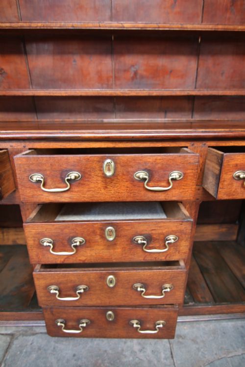 GOOD 5FT LATE GEORGIAN OAK DRESSER PLATES - ADDITIONAL PHOTO 8