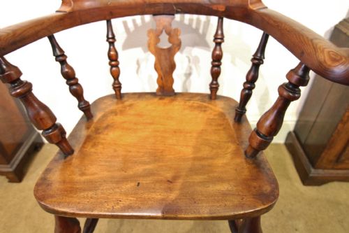 19TH CENTURY BROAD ARM YEW WOOD WINDSOR ARMCHAIR - ADDITIONAL PHOTO 1