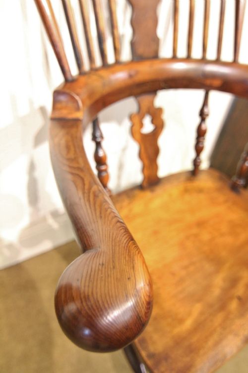 19TH CENTURY BROAD ARM YEW WOOD WINDSOR ARMCHAIR - ADDITIONAL PHOTO 2