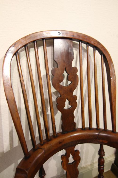 19TH CENTURY BROAD ARM YEW WOOD WINDSOR ARMCHAIR - ADDITIONAL PHOTO 3