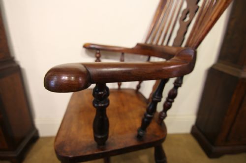 19TH CENTURY BROAD ARM YEW WOOD WINDSOR ARMCHAIR - ADDITIONAL PHOTO 8