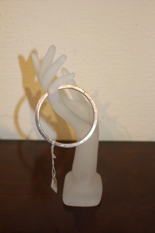 9 CARAT GOLD BANGLE - ADDITIONAL PHOTO 3
