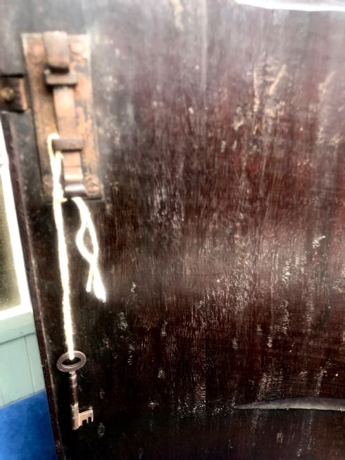 BOW FRONTED GEORGIAN MAHOGANY CORNER CUPBOARD - ADDITIONAL PHOTO 10