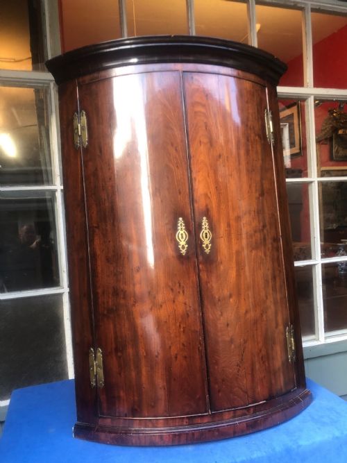 BOW FRONTED GEORGIAN MAHOGANY CORNER CUPBOARD - ADDITIONAL PHOTO 2